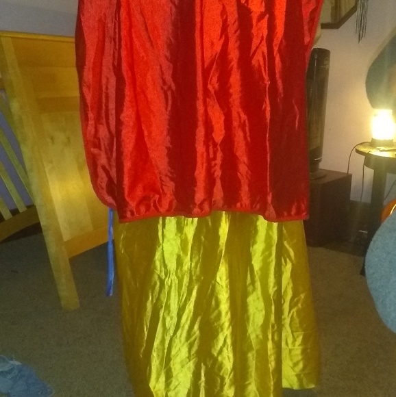Women's snow White haloween costume - Picture 2 of 2